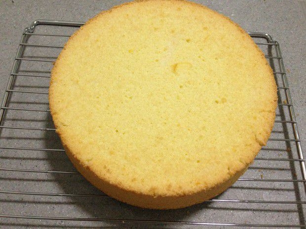 简单好做的8寸戚风蛋糕