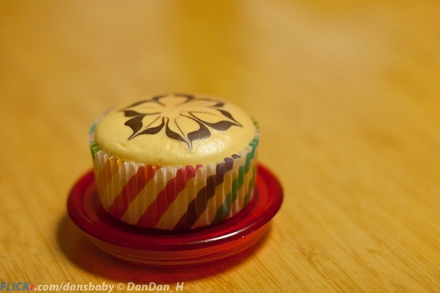 拉花戚风纸杯蛋糕