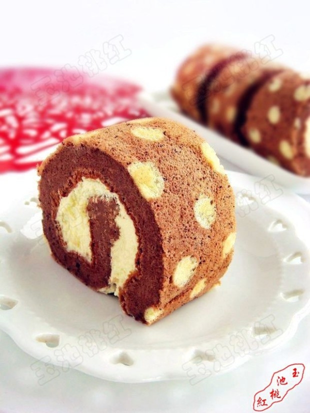 可可奶油波点蛋糕卷