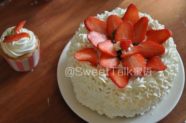 小清新草莓奶油戚风蛋糕裱花蛋糕