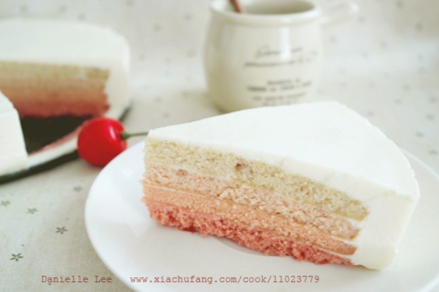 粉色渐变酸奶慕斯蛋糕