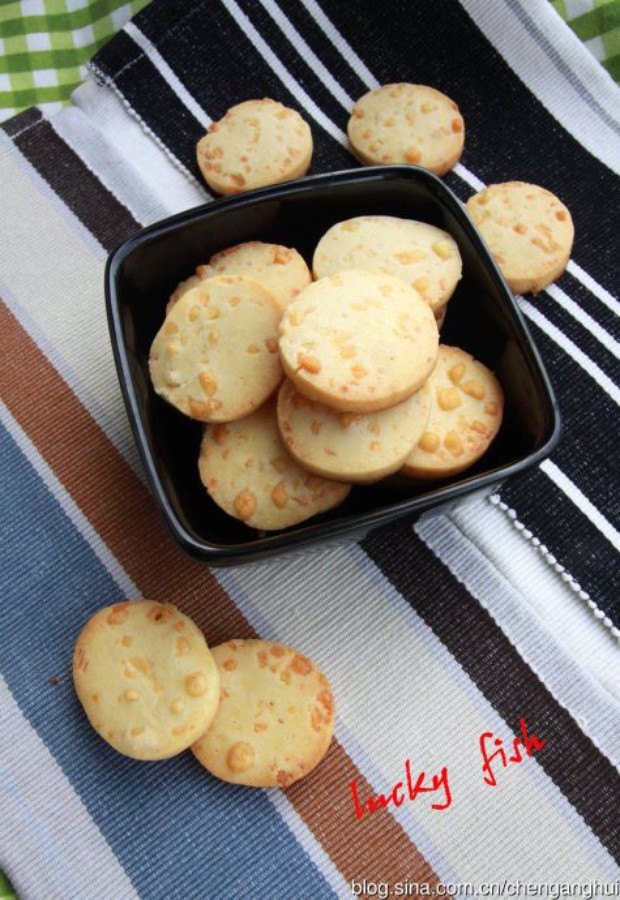 粒粒切达奶酪饼干
