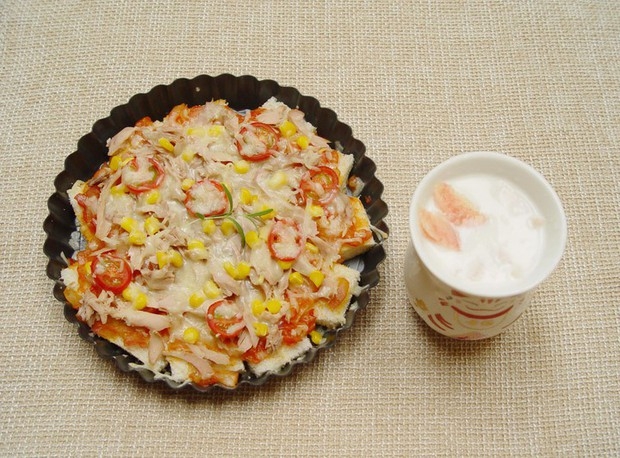 吐司底鲔鱼pizza