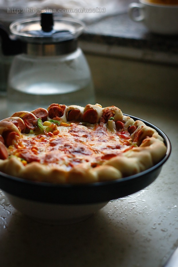 香肠花边芝心披萨