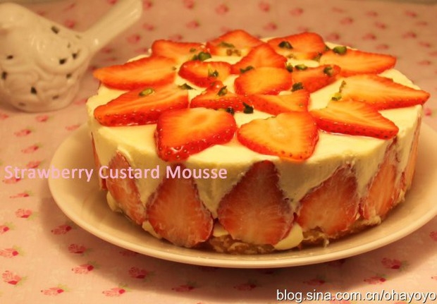 草莓卡士达慕斯