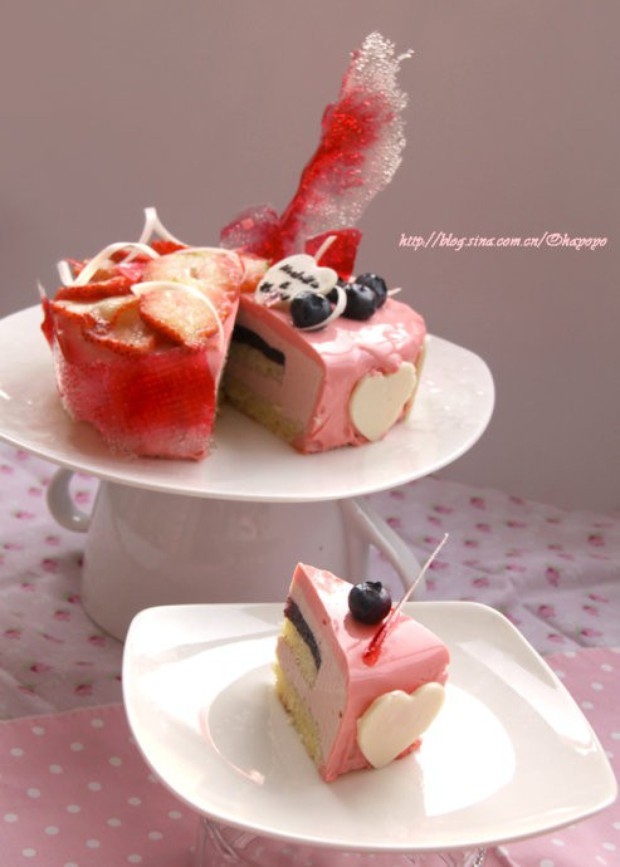 树莓杏仁蓝莓慕斯