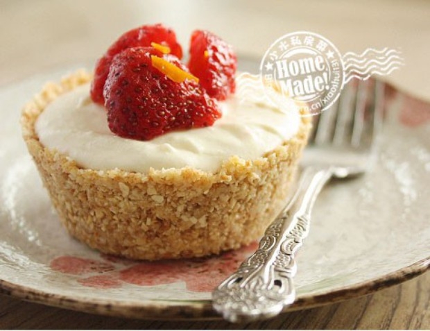 草莓奶酪慕斯杯