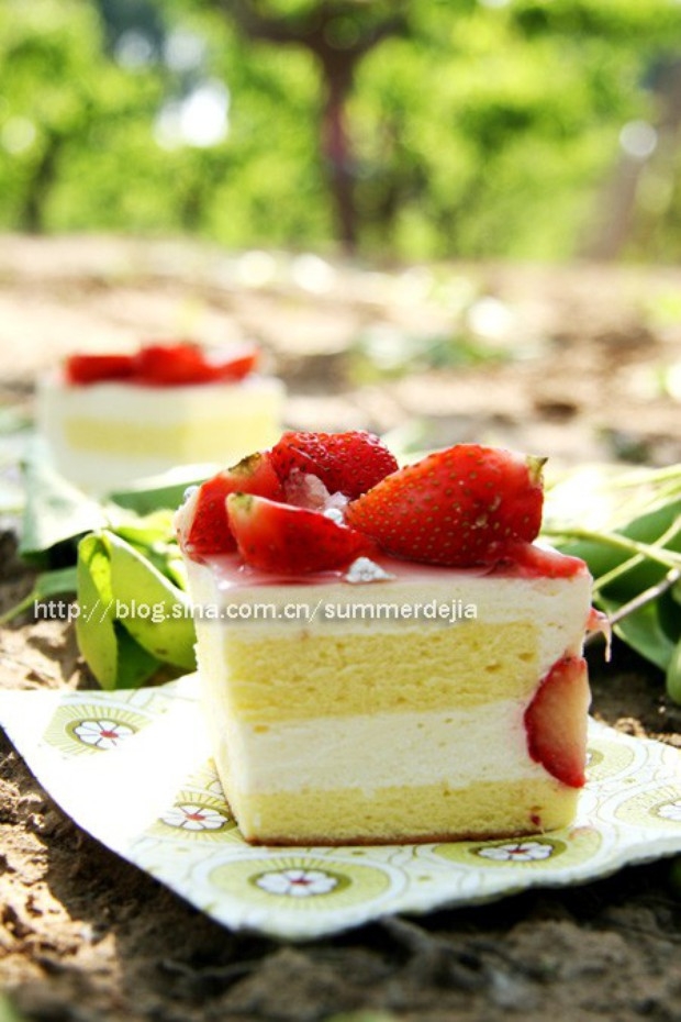 草莓奶酪慕斯蛋糕