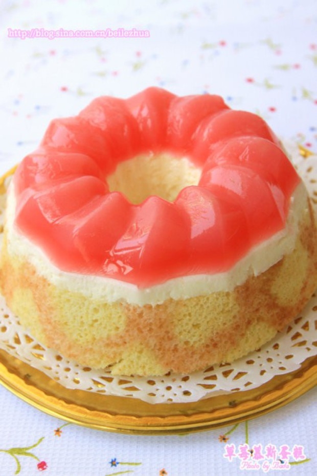 草莓慕斯蛋糕