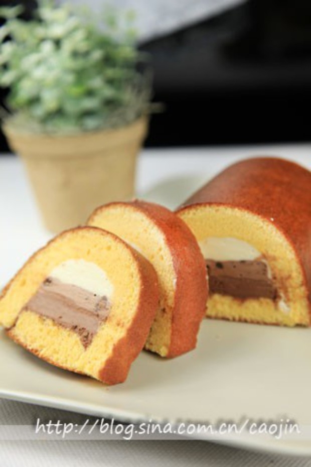 拿坡里三色巧克力慕斯蛋糕卷