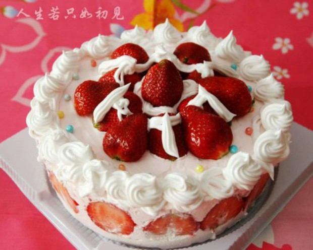 草莓慕斯蛋糕