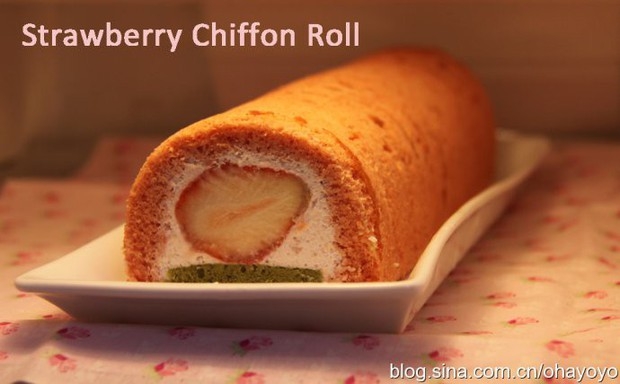 草莓戚风慕斯卷