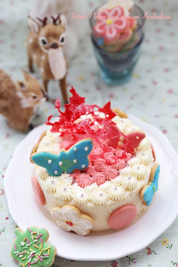 黄桃树莓慕斯蛋糕