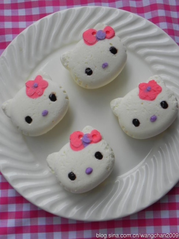 KT猫白色酸奶慕斯