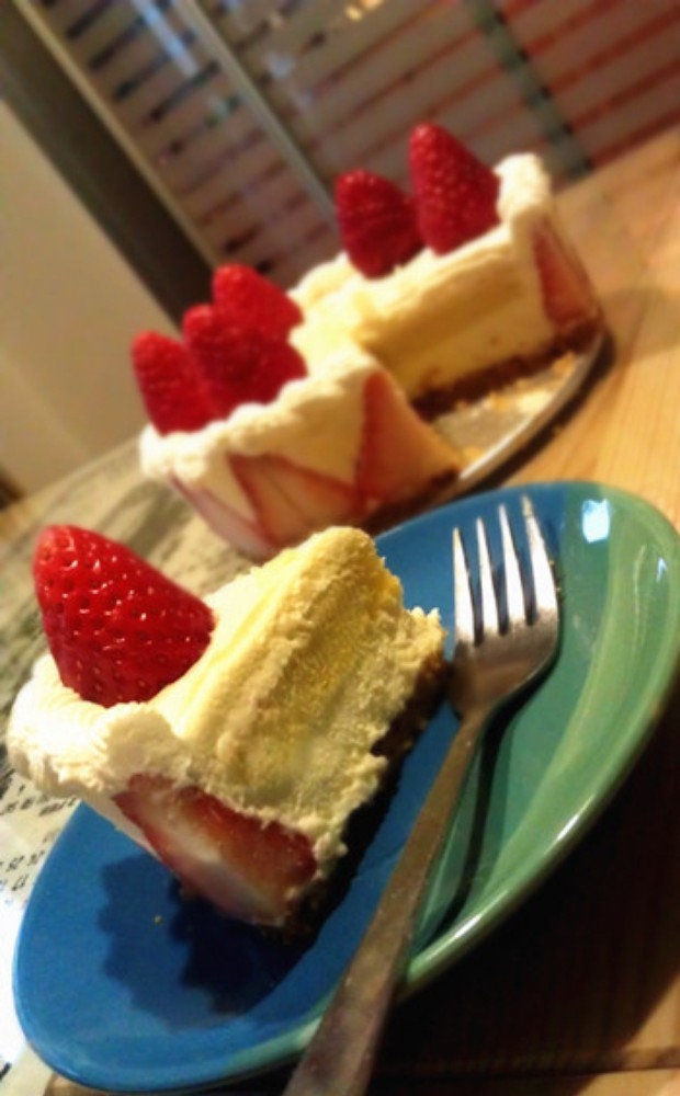 草莓乳酪慕斯蛋糕