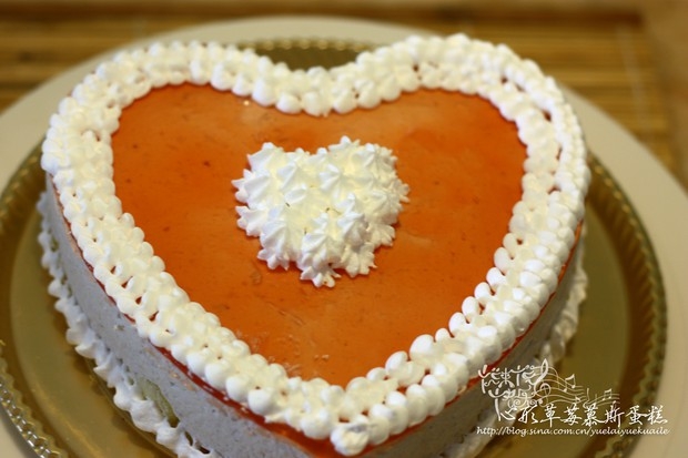 心形草莓慕斯蛋糕