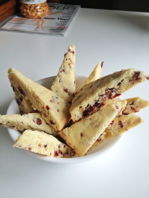 Ginger-Cranberry Shortbread Wedges姜味红莓派