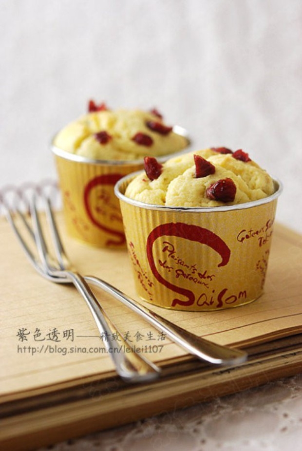 乳酪果干杯子蛋糕