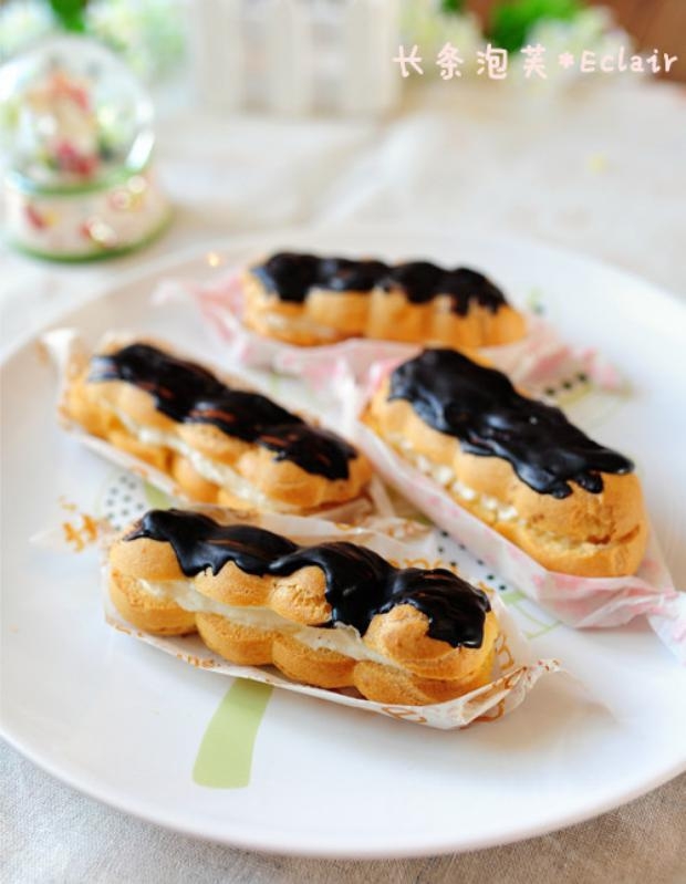巧克力闪电泡芙（Eclair）