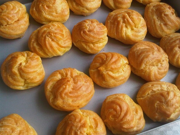 焦糖奶油和卡仕达泡芙