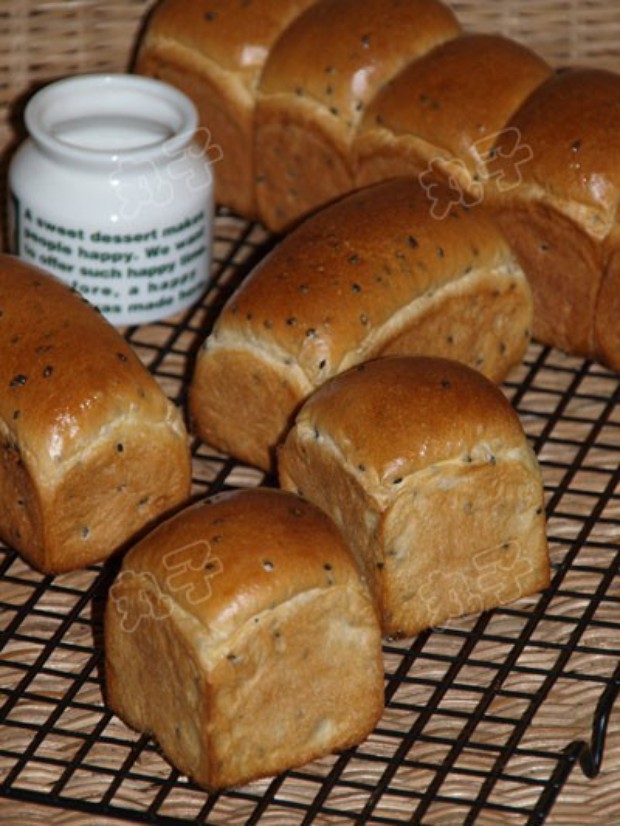 黑芝麻蜜豆吐司