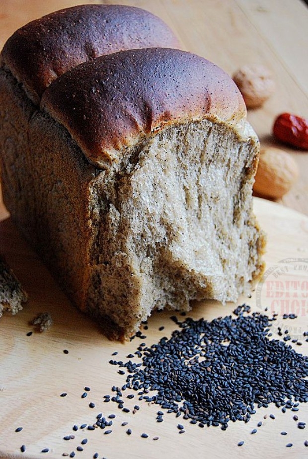 纯正养生黑芝麻粉吐司