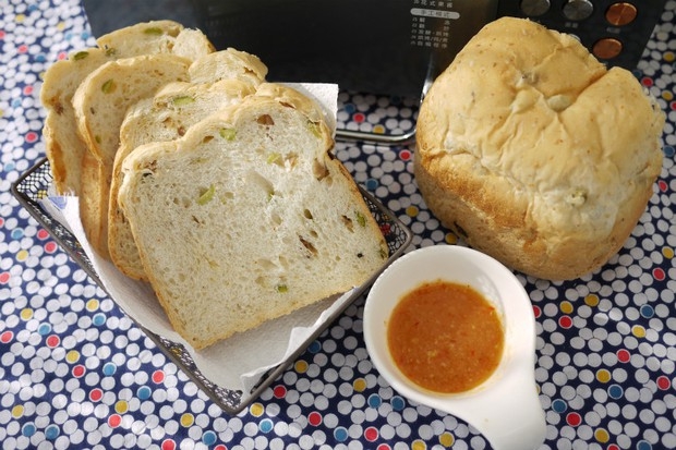 辣味菜脯毛豆芝麻面包