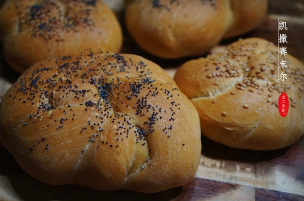 凯撒面包（Kaiser Rolls）--从皇帝的殿堂到平民的餐桌（内附面包结整形法）