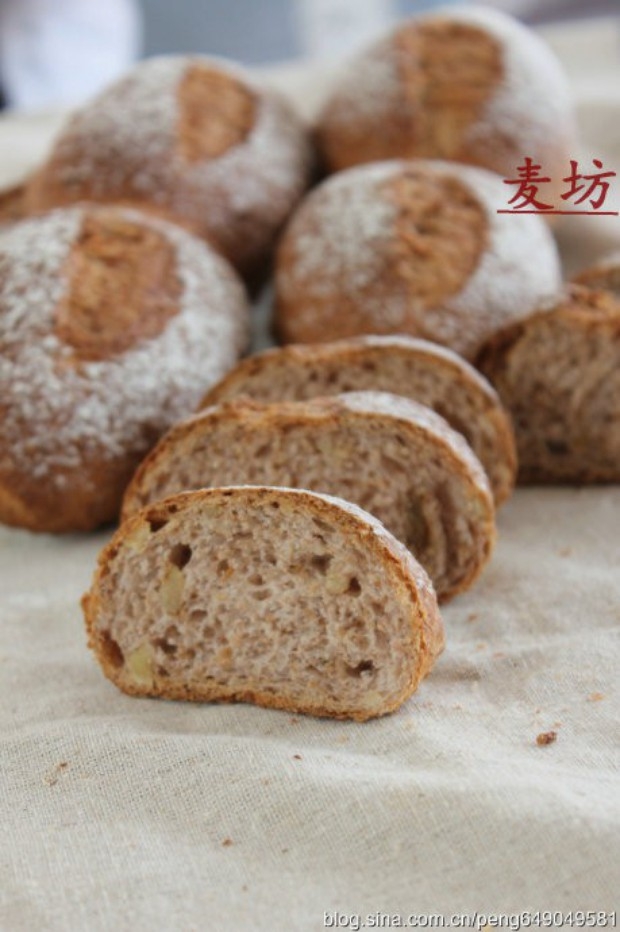 全麦核桃面包
