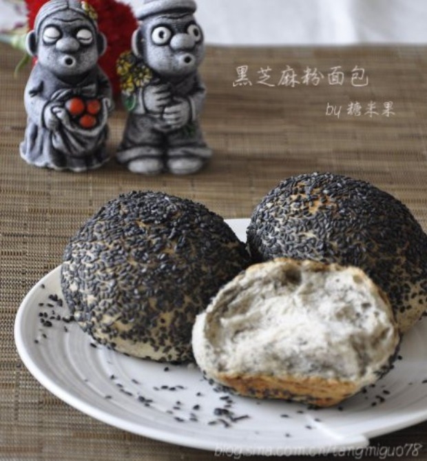 黑芝麻粉面包
