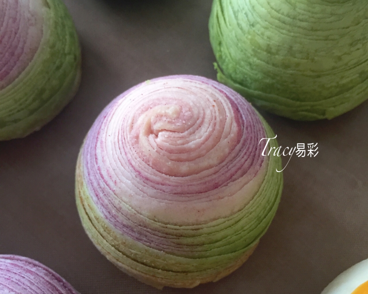 彩虹渐变蛋黄酥（无需揉出膜）
