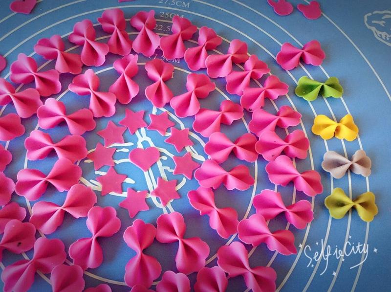 婴儿辅食：彩色卡通蝴蝶面