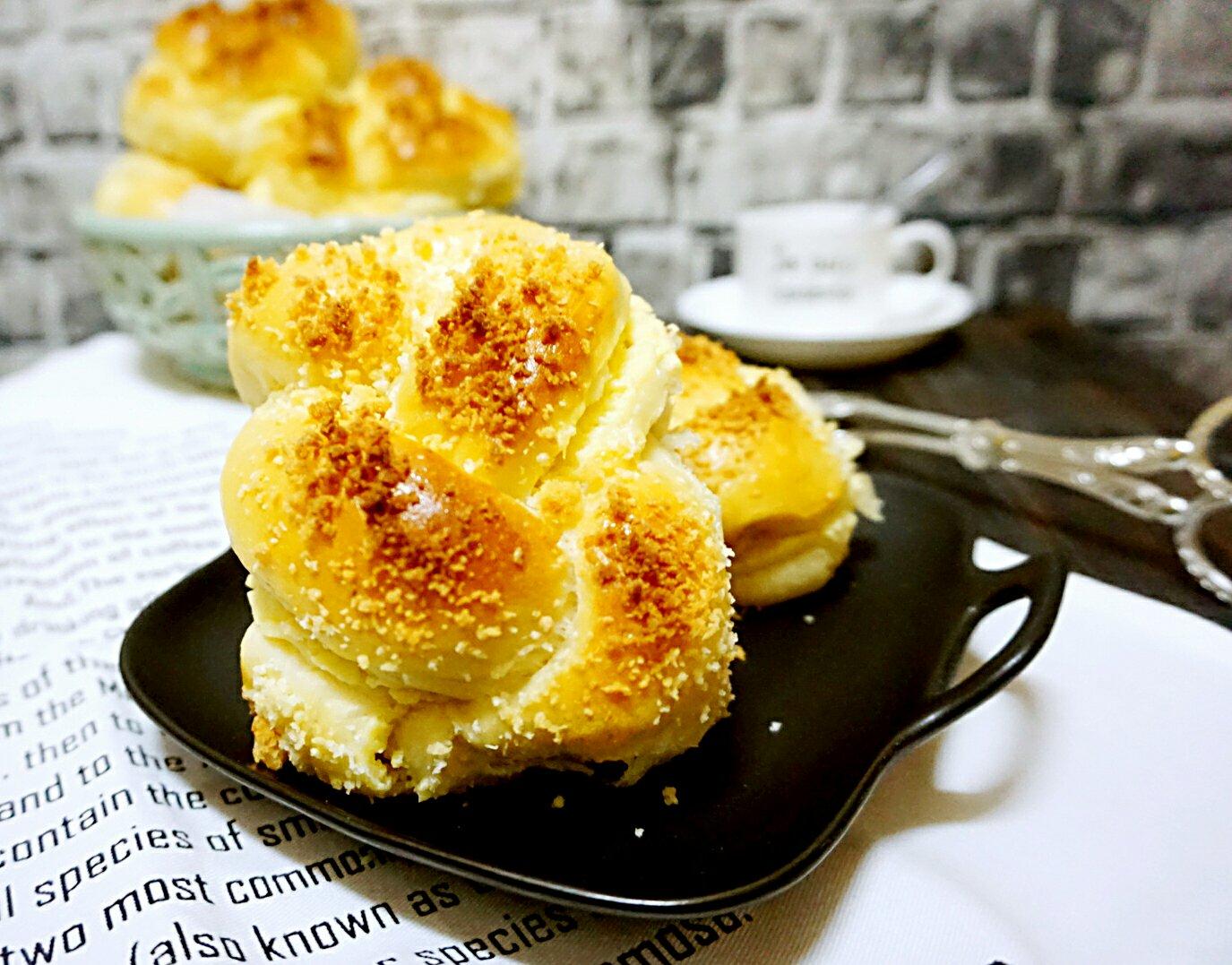 汤种椰蓉酥粒面包