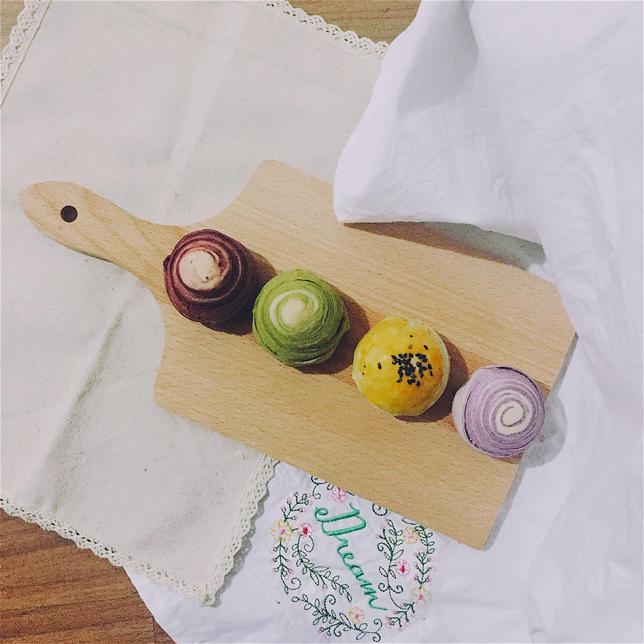 各种口味的芋头酥，蛋黄酥。