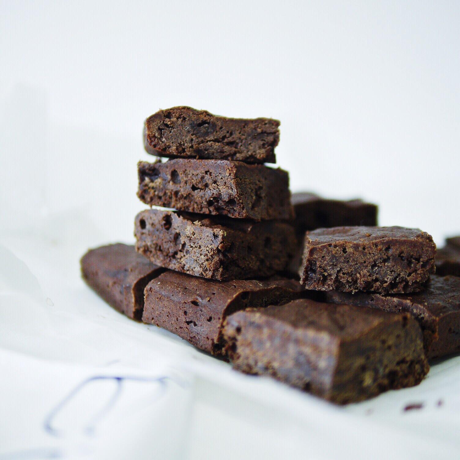 馥郁椰子油布朗尼<Extra FUDGY COCONUT OIL BROWNIES>